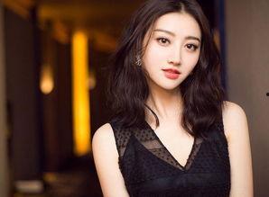 娱乐圈吃瓜背景图女生,揭秘“吃瓜女孩”背后的故事